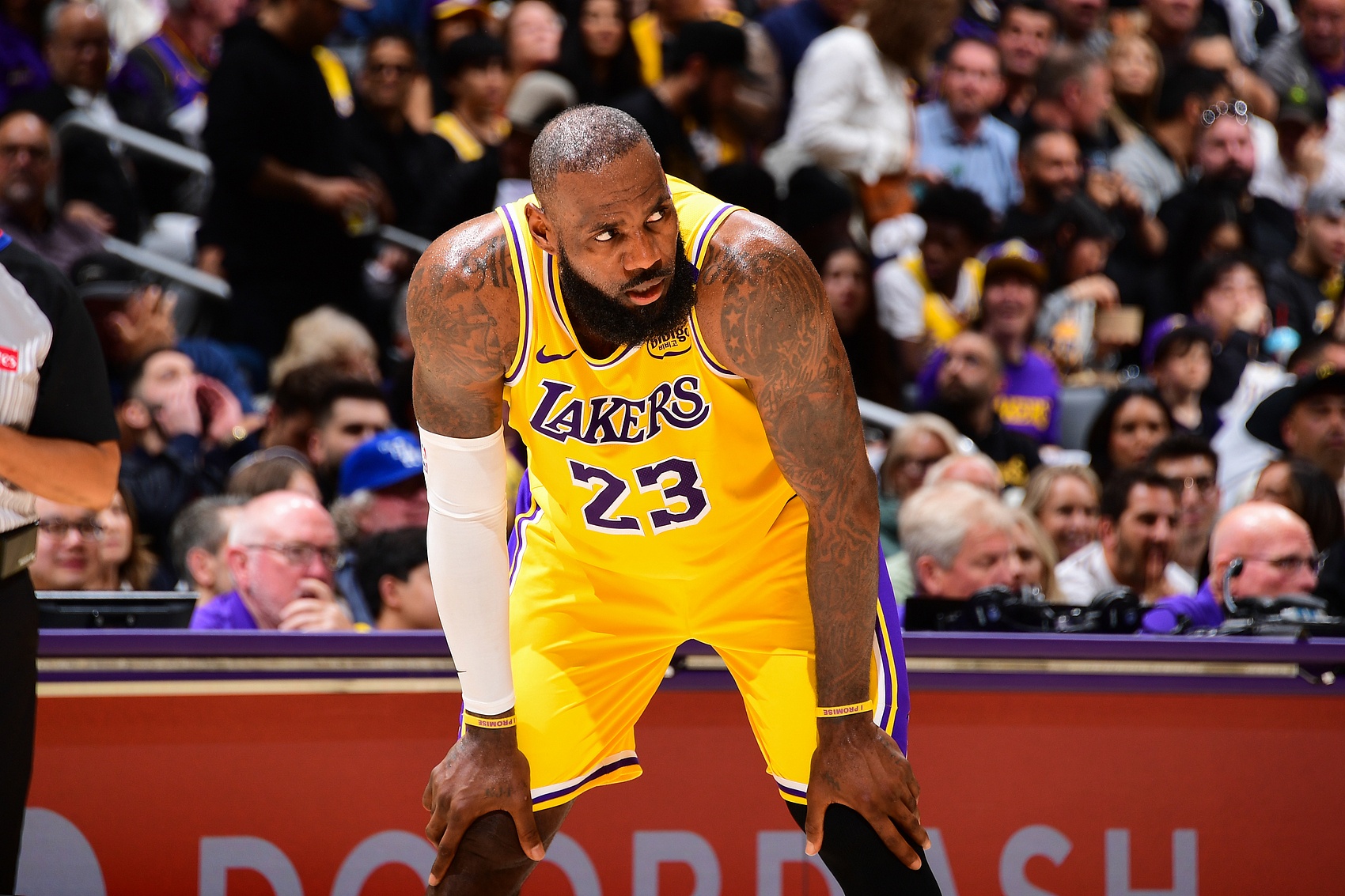 九游游戏-湖人队记：老詹大概率新赛季留队 但一年后就说不准了